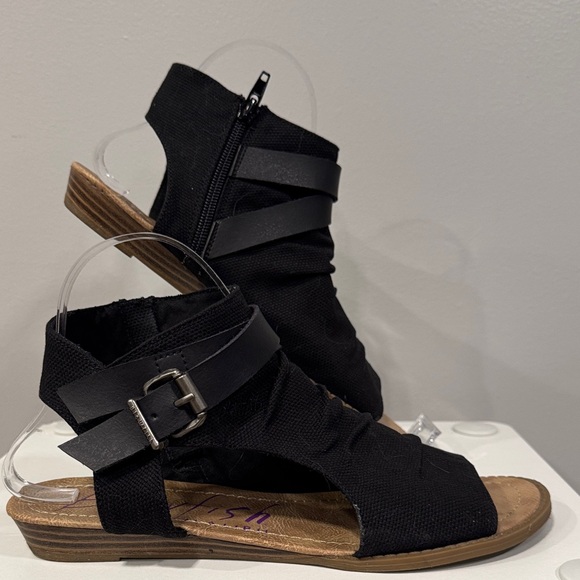 Elegant Black Buckle Sandals - Picture 1 of 7